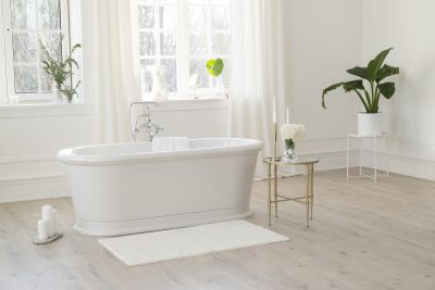 Refinished Bathtub in a Classic Bathroom